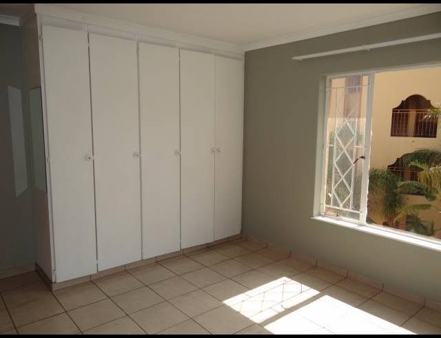 2 BEDROOM PROPERTY TO RENT IN HELDERKRUIN